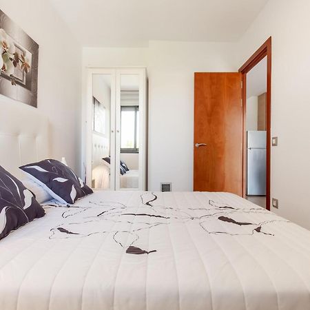 Belvilla By Oyo Modern Apartment In Паламос Екстериор снимка