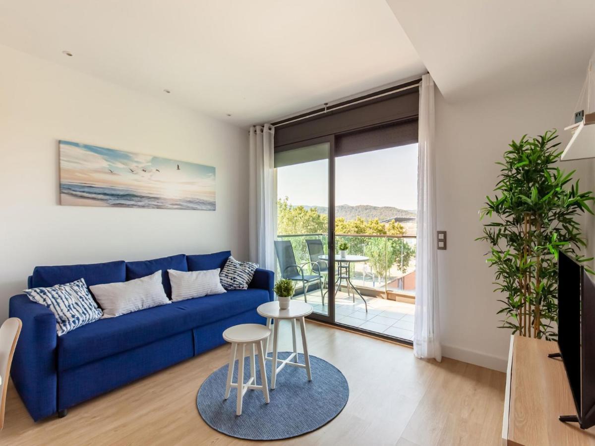Belvilla By Oyo Modern Apartment In Паламос Екстериор снимка
