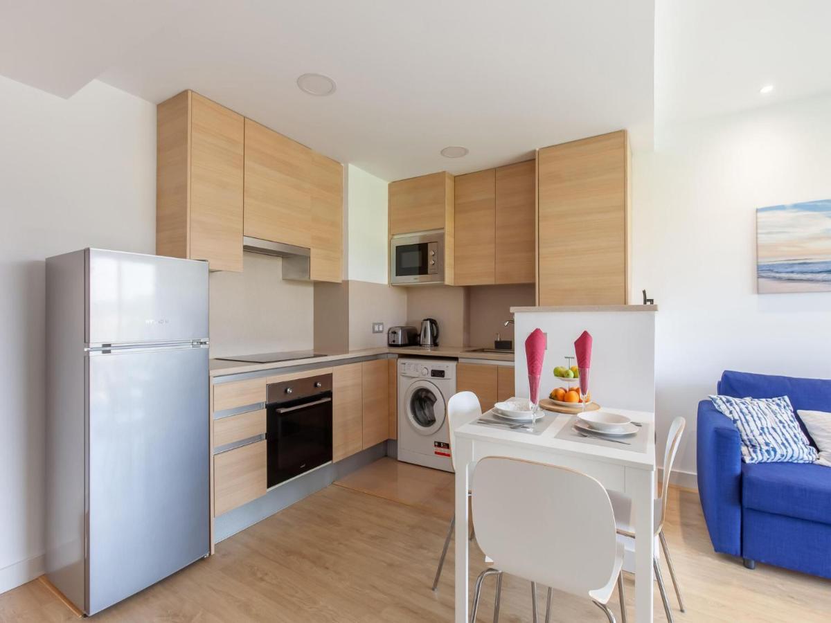 Belvilla By Oyo Modern Apartment In Паламос Екстериор снимка