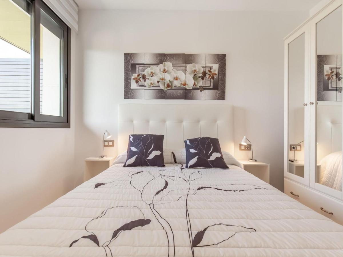 Belvilla By Oyo Modern Apartment In Паламос Екстериор снимка